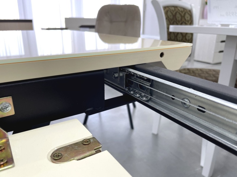 Стол Олимп Стекло 1140 Ваша Мебель (стекло бежевое/мдф бежевый/каркас основание X МУАР чёрный (1140(1460)х760))