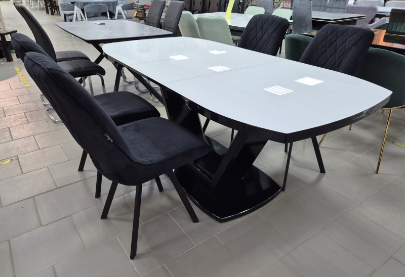 Стол Дионис Стекло 1400 Ваша Мебель (стекло белое, мдф черный, колонна декор №3 V-образный муар черный (1400/1800*850*750))