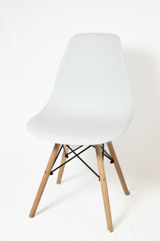 Стул Перт КНР (Пластиковый стул с деревянными ножками и металлическим каркасом БЕЛЫЕ)