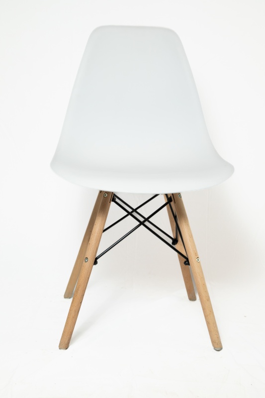 Стул Перт КНР (Пластиковый стул с деревянными ножками и металлическим каркасом БЕЛЫЕ)