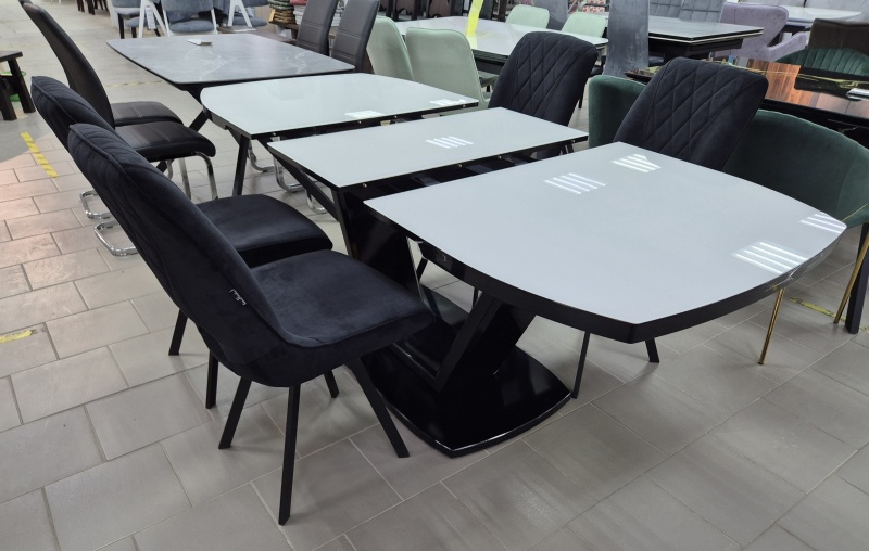 Стол Дионис Стекло 1400 Ваша Мебель (стекло белое, мдф черный, колонна декор №3 V-образный муар черный (1400/1800*850*750))