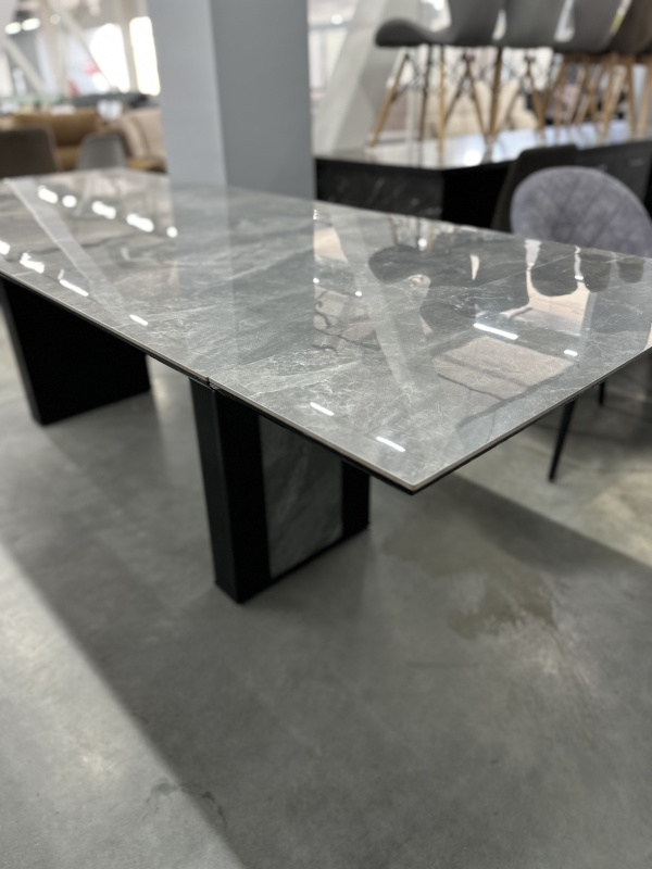 Стол Джорджио Керамика 2000 Ваша Мебель (Керамика 81 BG Pradas dark grey мрамор серый глянец, МДФ черный, каркас муар черный (полка 300;2000(2600)х900))